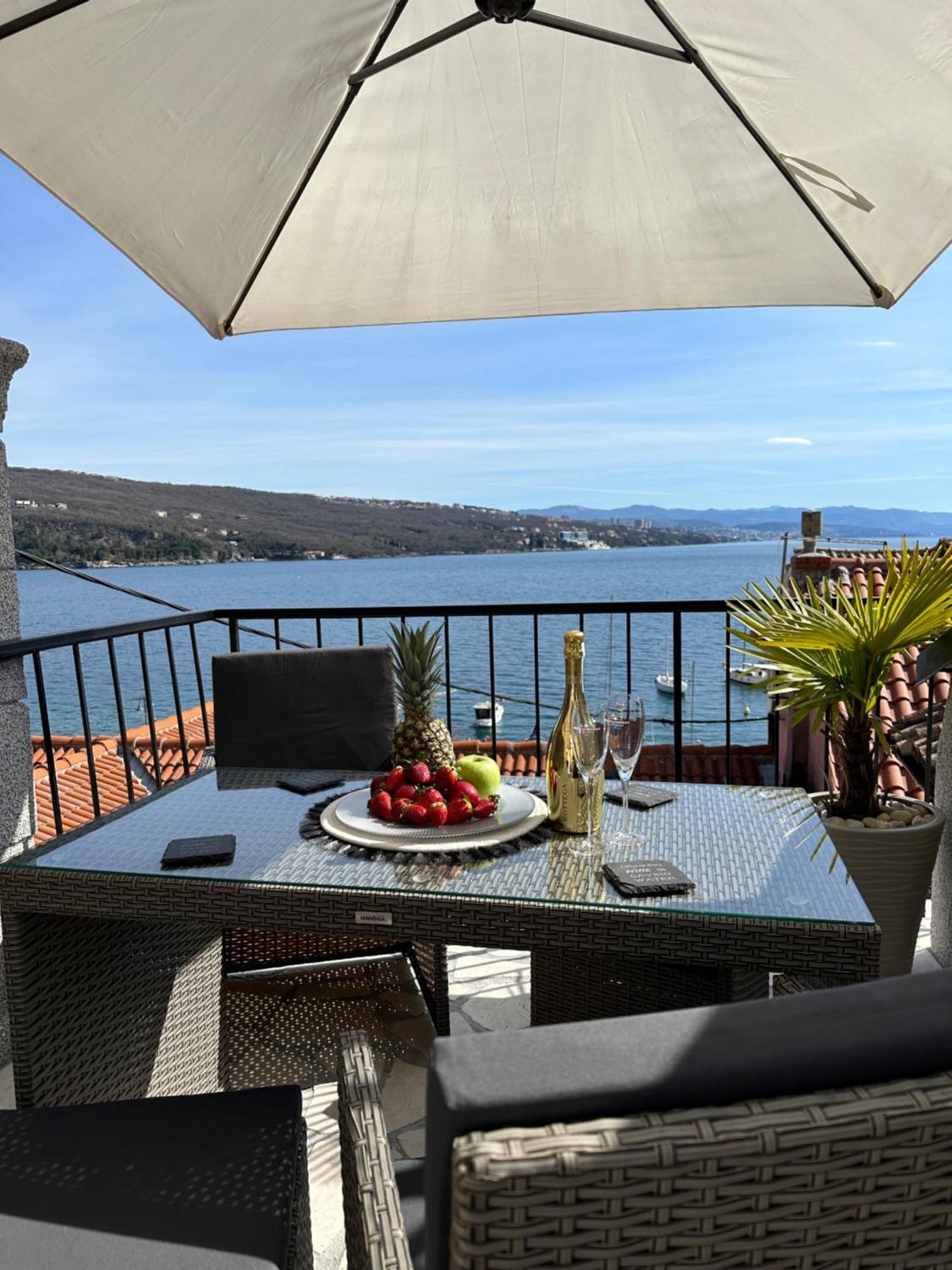 Villa Volos Apartment Karmen With Roof Terrace, Sea View, Free Private Parking Opatija Eksteriør bilde