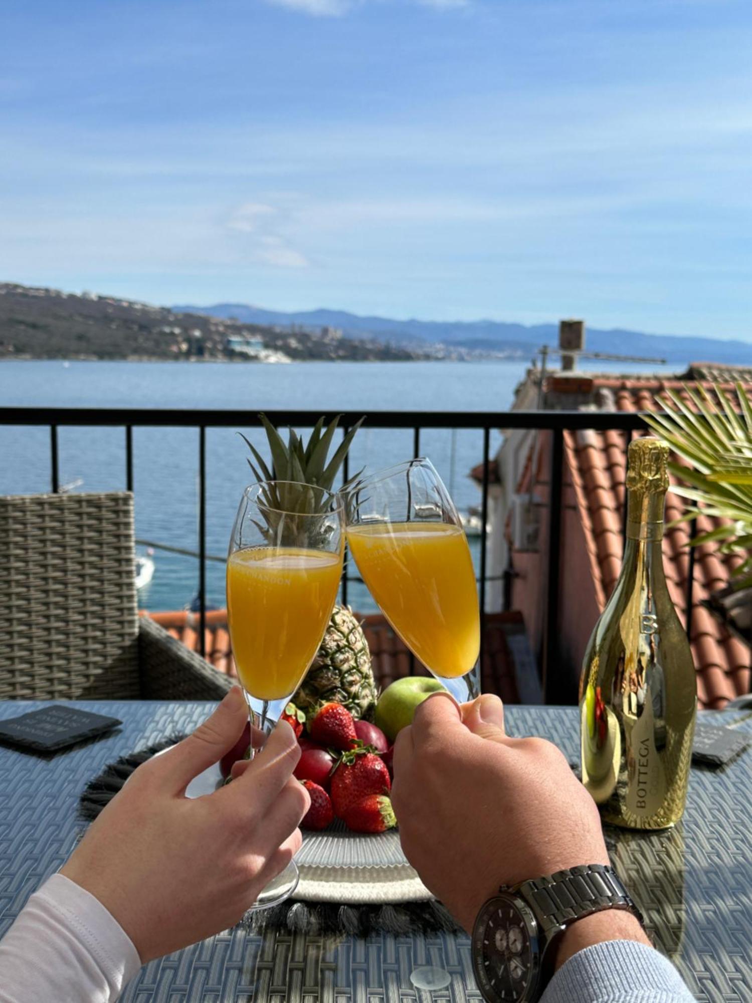Villa Volos Apartment Karmen With Roof Terrace, Sea View, Free Private Parking Opatija Eksteriør bilde
